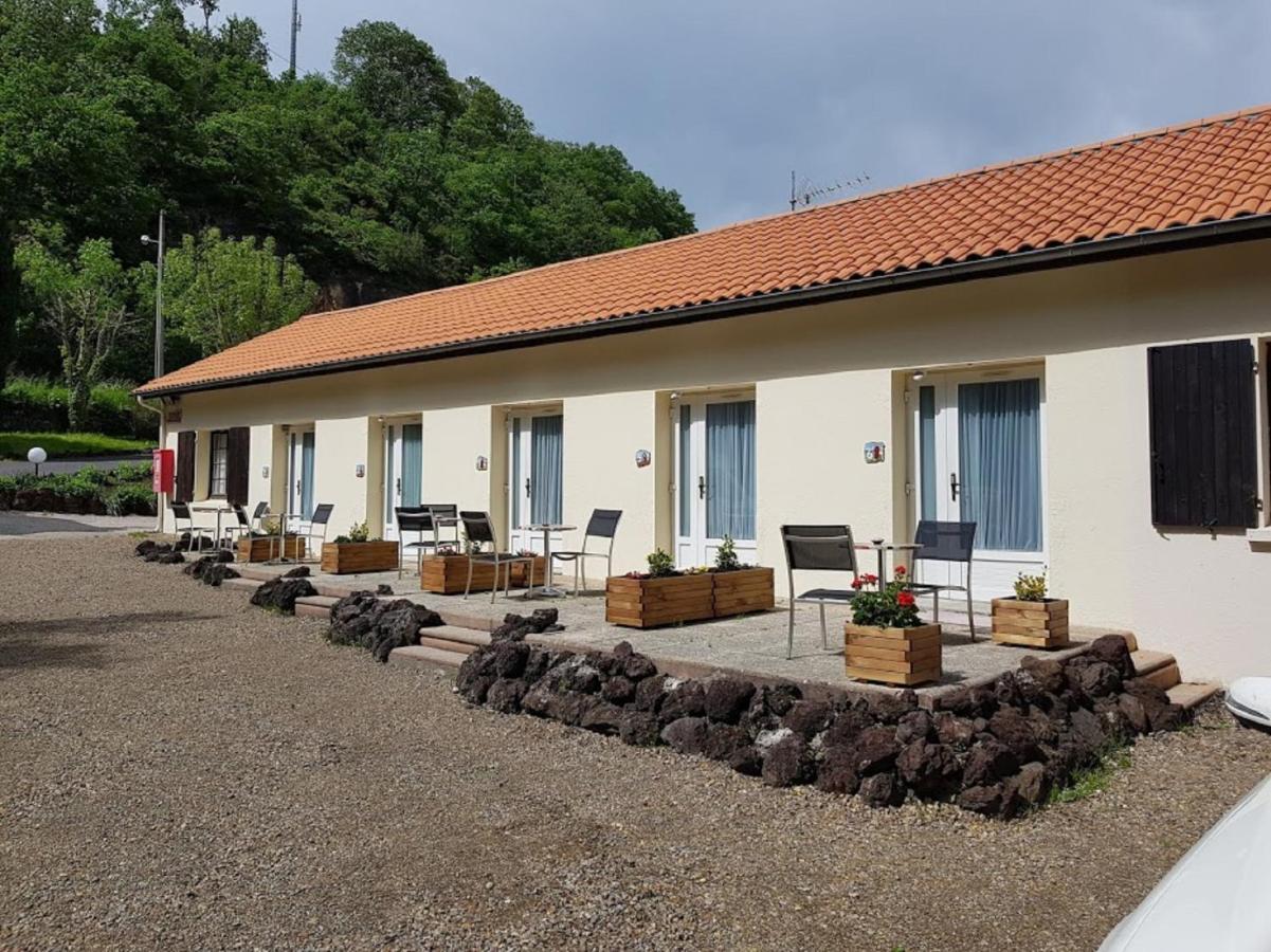 Domaine De La Palle Pontgibaud Esterno foto