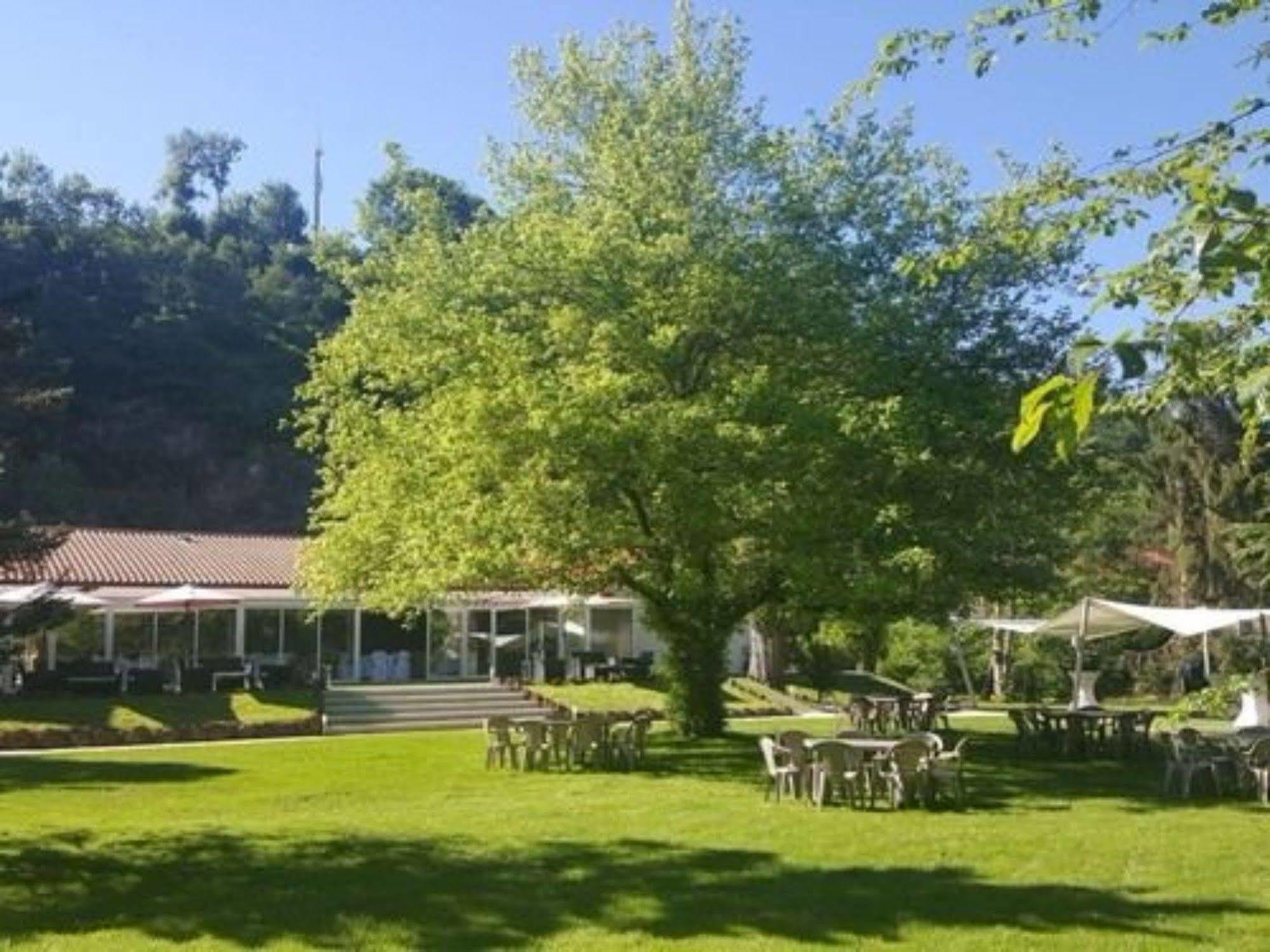 Domaine De La Palle Pontgibaud Esterno foto